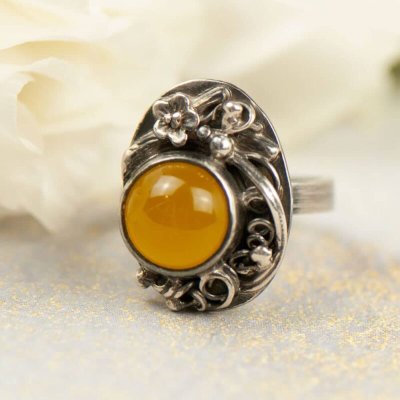 kwiatowy pierścionek z żółtym agatem