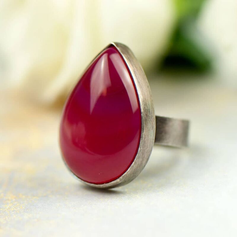 Duży srebrny minimalistyczna pierścionek z czerwonym kamieniem